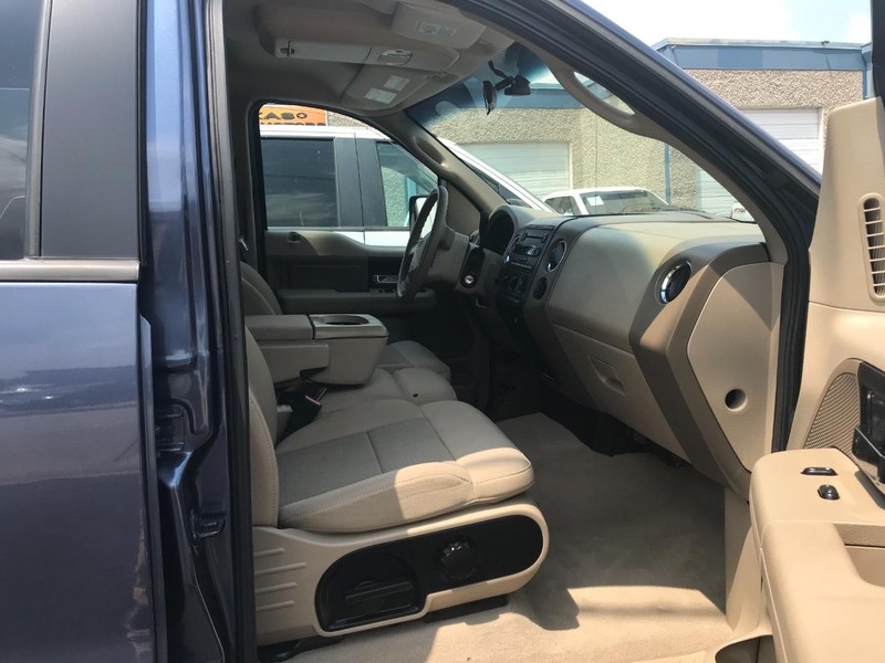 Ford F-150 Vehicle Full-screen Gallery Image 08