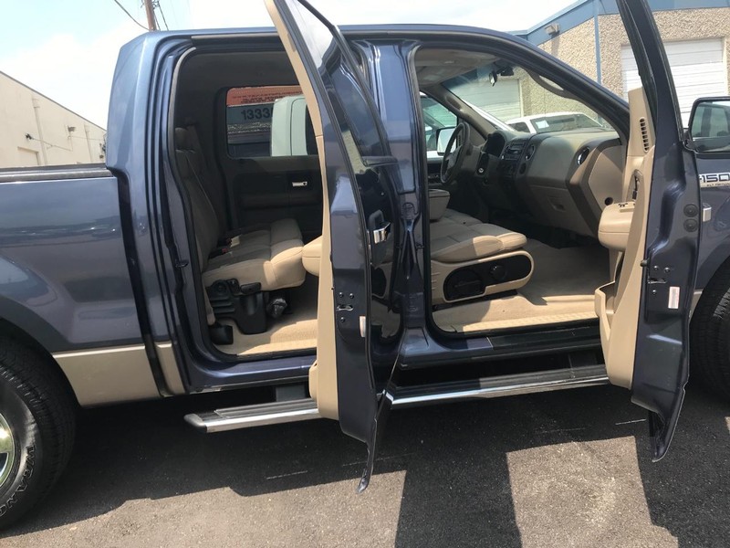 Ford F-150 Vehicle Full-screen Gallery Image 12