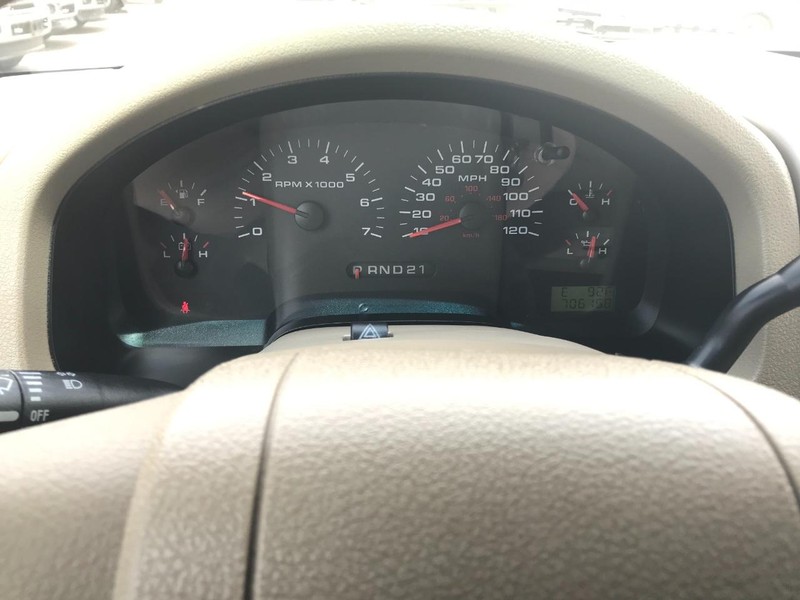 Ford F-150 Vehicle Full-screen Gallery Image 15