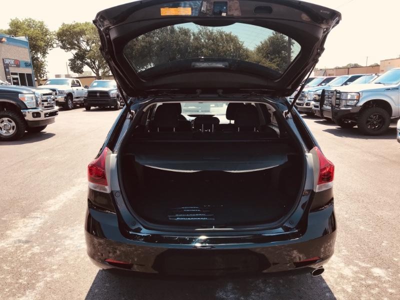 Toyota Venza Vehicle Full-screen Gallery Image 10