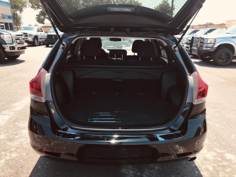 Toyota Venza Vehicle Full-screen Gallery Image 13