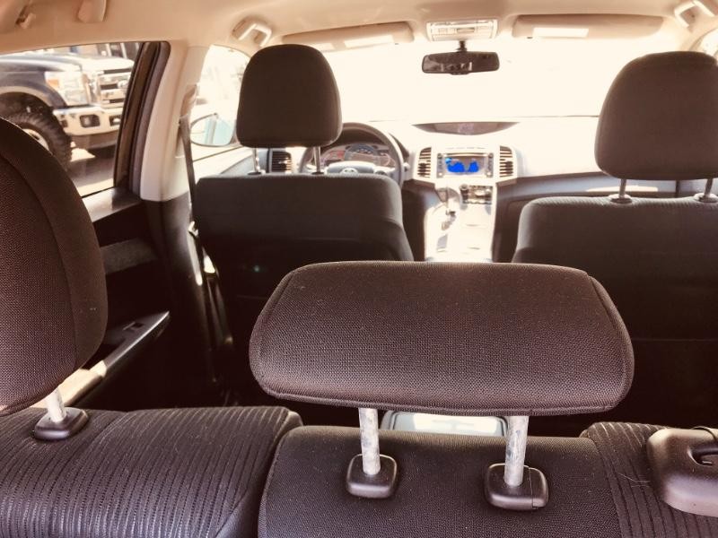 Toyota Venza Vehicle Full-screen Gallery Image 14