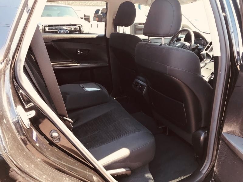 Toyota Venza Vehicle Full-screen Gallery Image 15