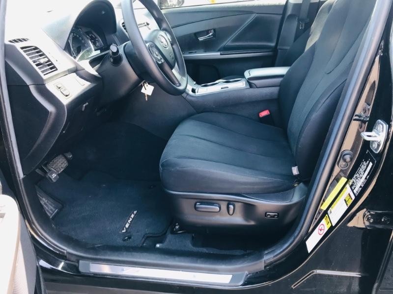 Toyota Venza Vehicle Full-screen Gallery Image 18