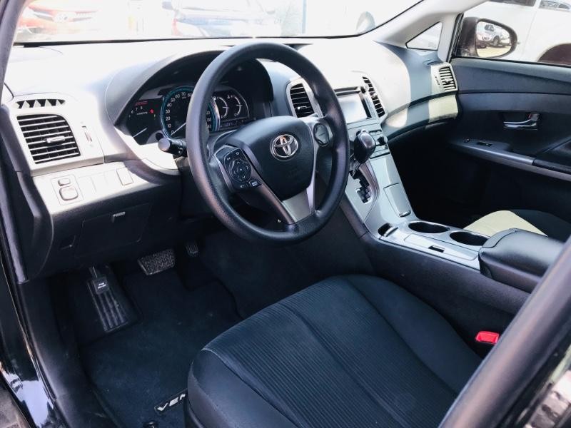 Toyota Venza Vehicle Full-screen Gallery Image 19