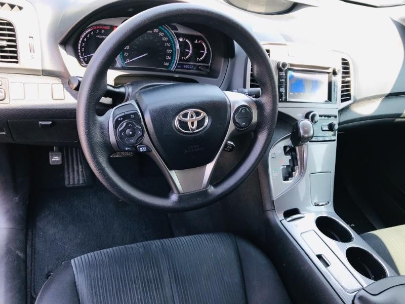 Toyota Venza Vehicle Full-screen Gallery Image 20