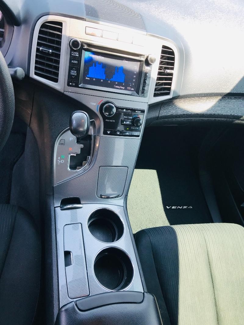 Toyota Venza Vehicle Full-screen Gallery Image 22