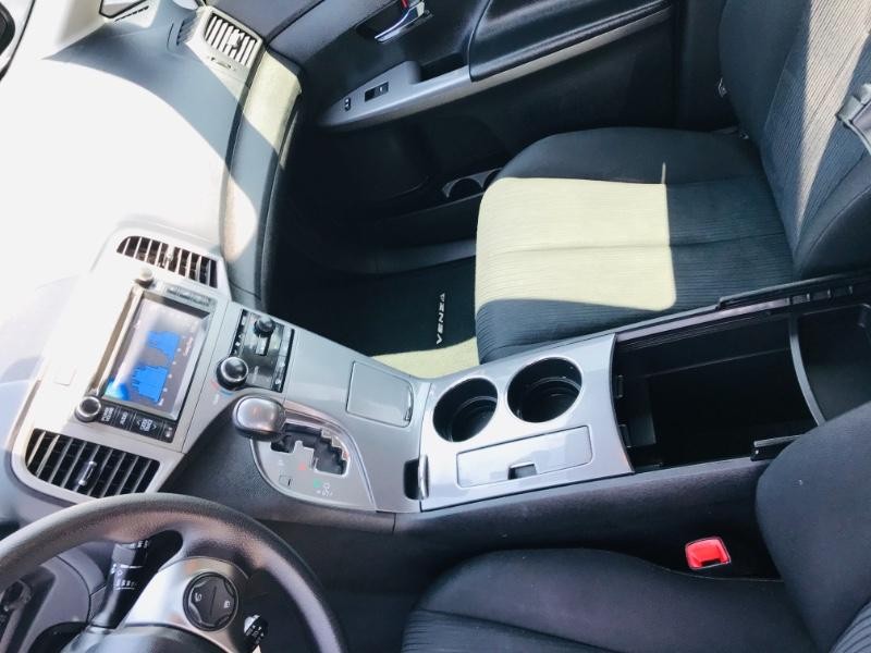 Toyota Venza Vehicle Full-screen Gallery Image 23