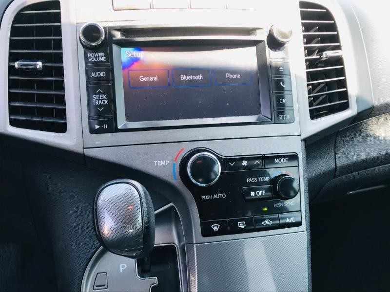 Toyota Venza Vehicle Full-screen Gallery Image 24