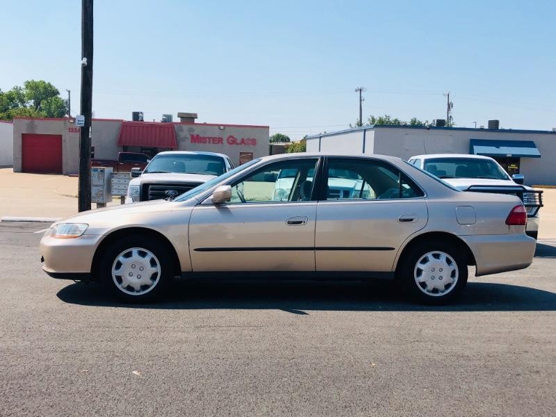 Honda Accord Sedan Vehicle Full-screen Gallery Image 02