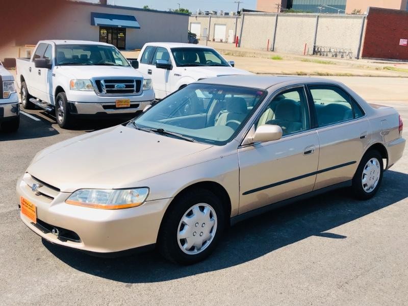 Honda Accord Sedan Vehicle Full-screen Gallery Image 03