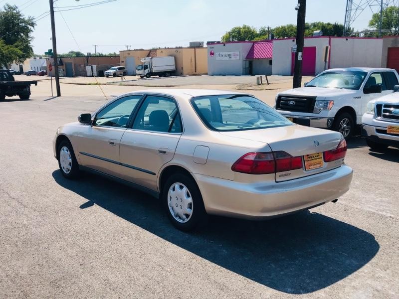 Honda Accord Sedan Vehicle Full-screen Gallery Image 05