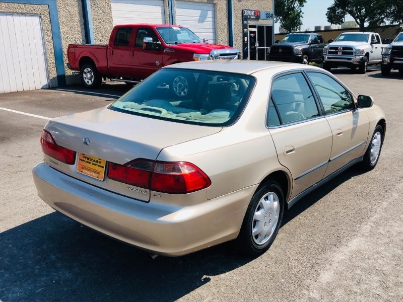 Honda Accord Sedan Vehicle Full-screen Gallery Image 06