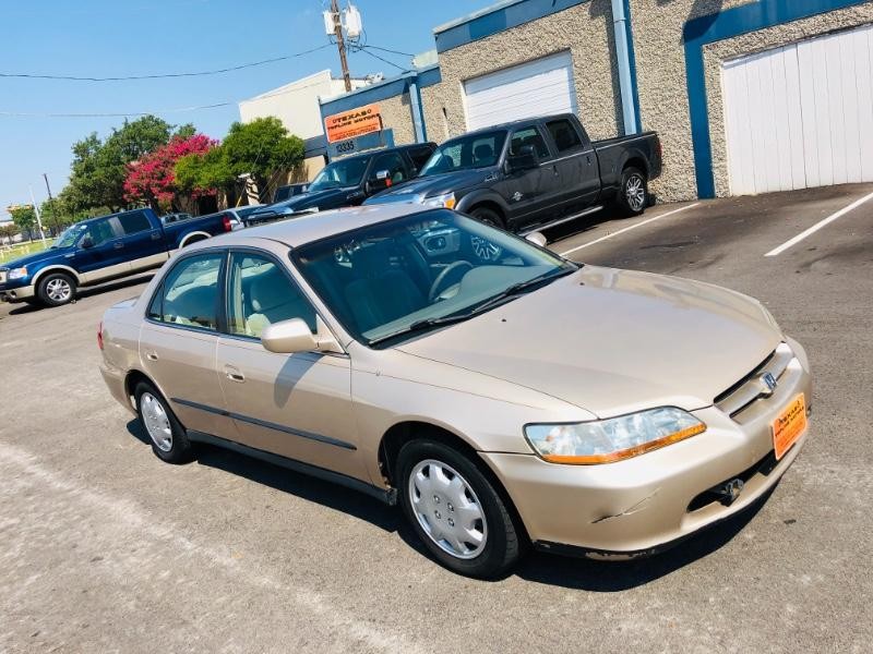 Honda Accord Sedan Vehicle Full-screen Gallery Image 09