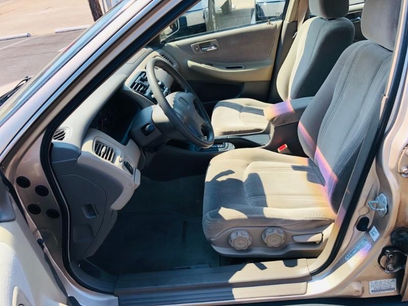 Honda Accord Sedan Vehicle Full-screen Gallery Image 10