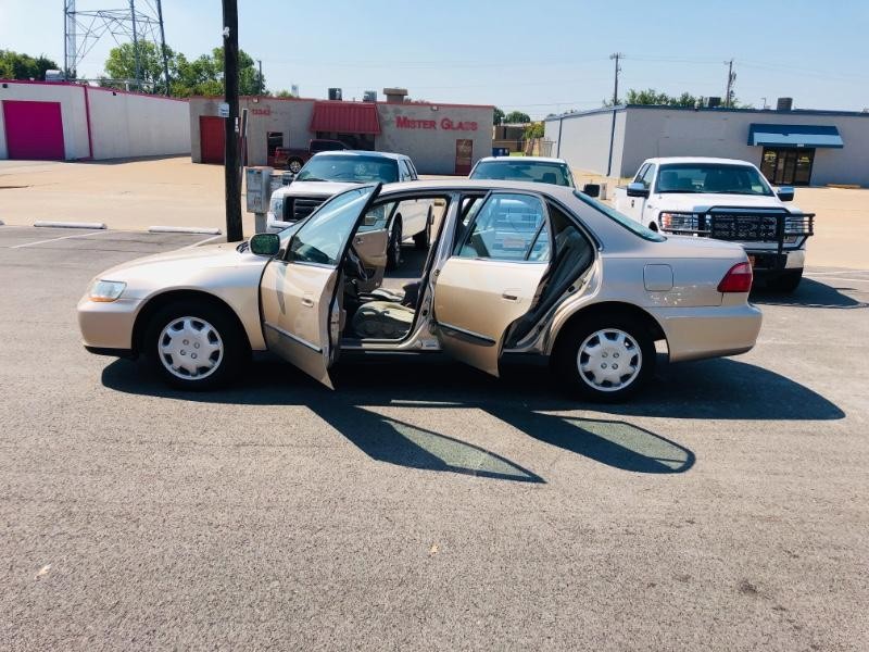 Honda Accord Sedan Vehicle Full-screen Gallery Image 15