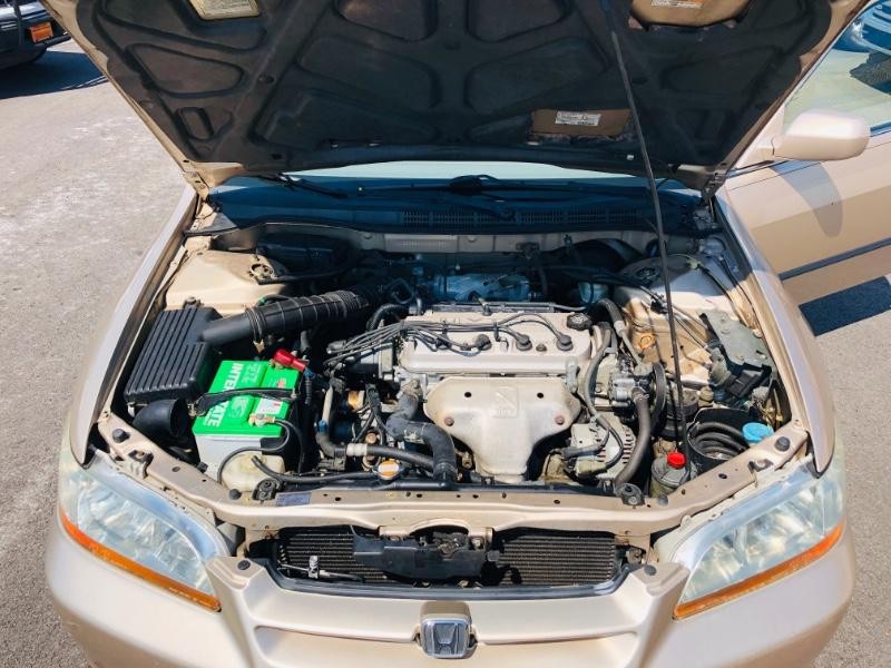 Honda Accord Sedan Vehicle Full-screen Gallery Image 19