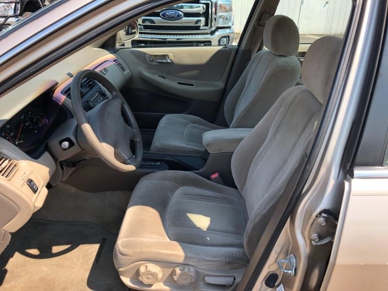 Honda Accord Sedan Vehicle Full-screen Gallery Image 23