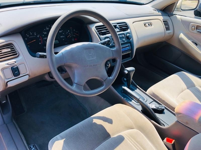 Honda Accord Sedan Vehicle Full-screen Gallery Image 26