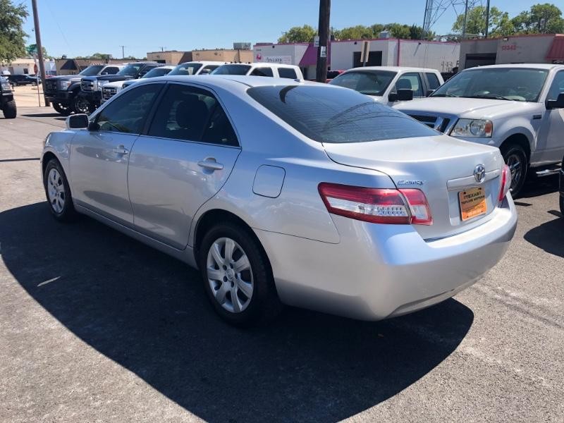Toyota Camry Vehicle Full-screen Gallery Image 3
