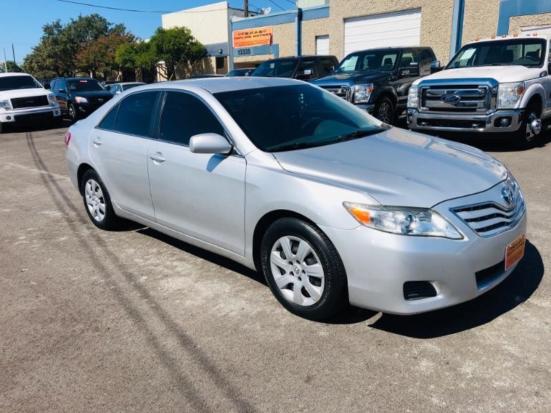 Toyota Camry Vehicle Full-screen Gallery Image 5