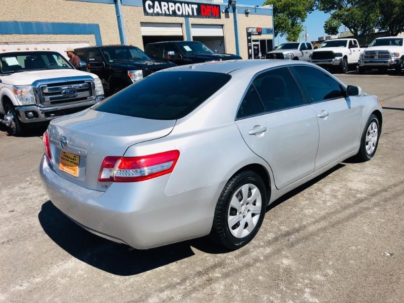 Toyota Camry Vehicle Full-screen Gallery Image 6