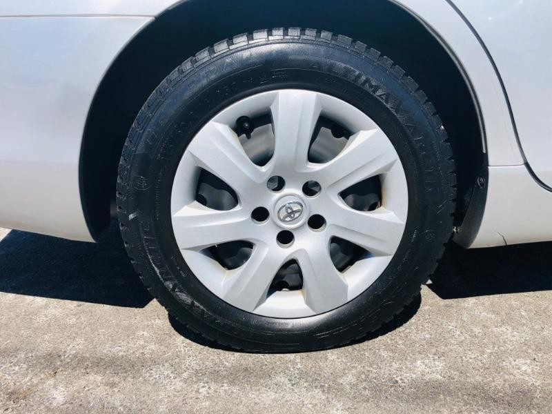 Toyota Camry Vehicle Full-screen Gallery Image 7