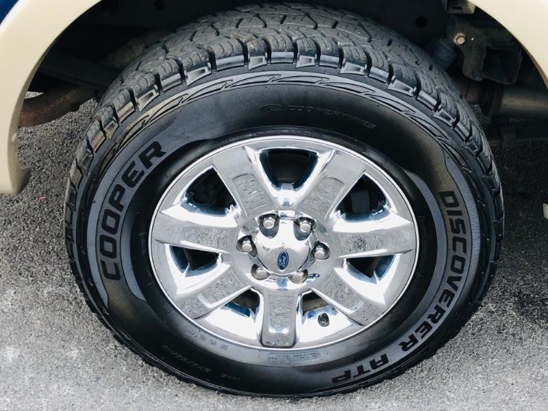 Ford F-150 Vehicle Full-screen Gallery Image 18