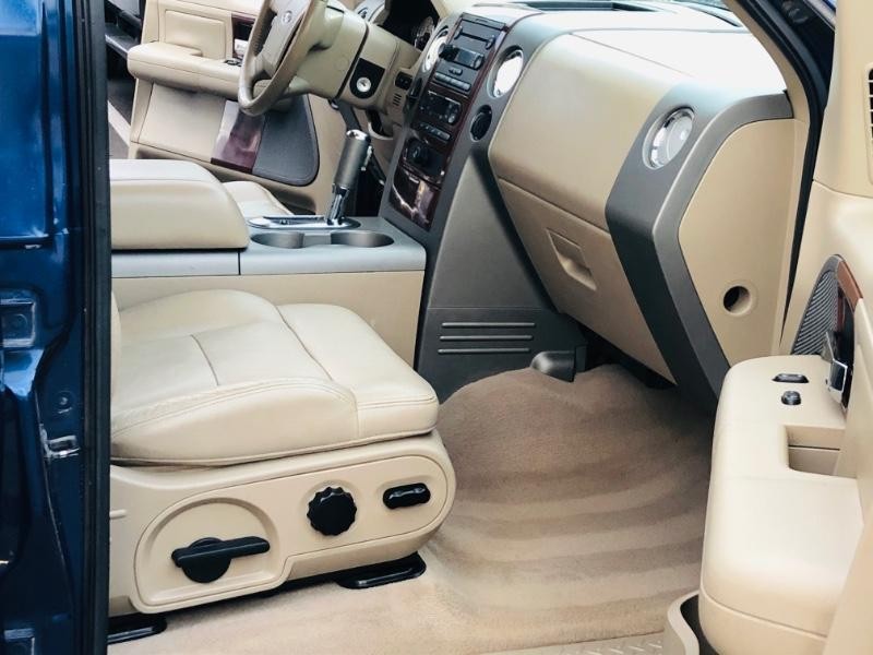 Ford F-150 Vehicle Full-screen Gallery Image 26