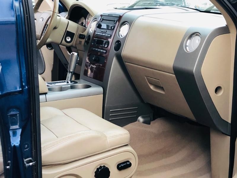 Ford F-150 Vehicle Full-screen Gallery Image 28