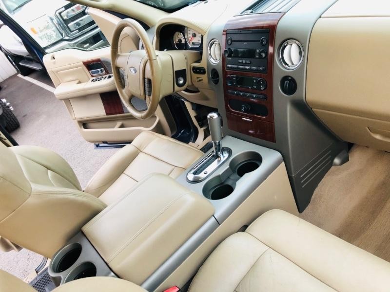 Ford F-150 Vehicle Full-screen Gallery Image 29