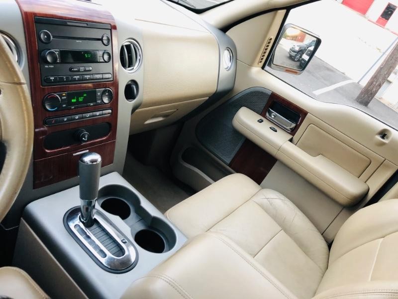 Ford F-150 Vehicle Full-screen Gallery Image 34