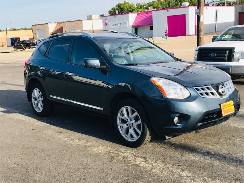 Nissan Rogue Vehicle Full-screen Gallery Image 07