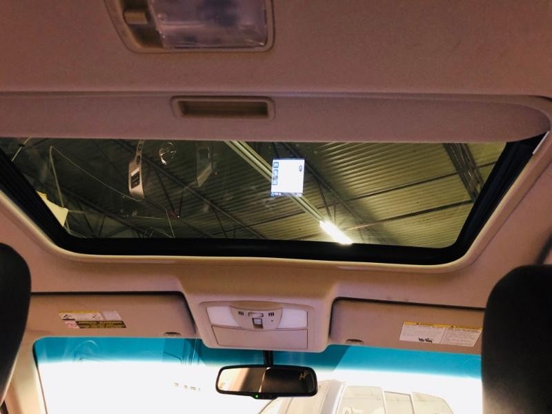 Nissan Rogue Vehicle Full-screen Gallery Image 16