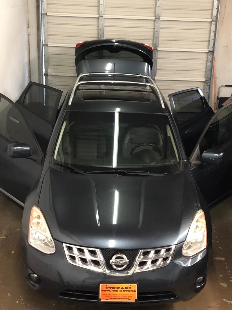 Nissan Rogue Vehicle Full-screen Gallery Image 17