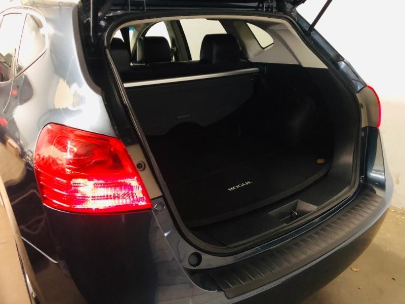 Nissan Rogue Vehicle Full-screen Gallery Image 21