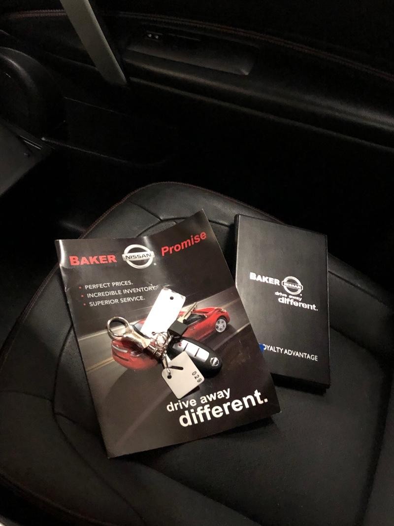 Nissan Rogue Vehicle Full-screen Gallery Image 22