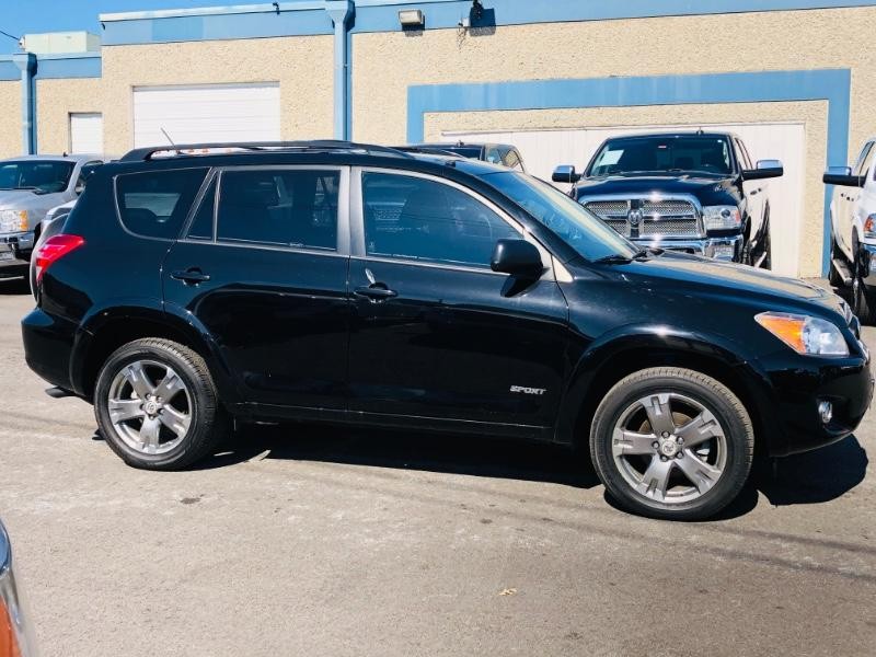 Toyota RAV4 Vehicle Full-screen Gallery Image 06