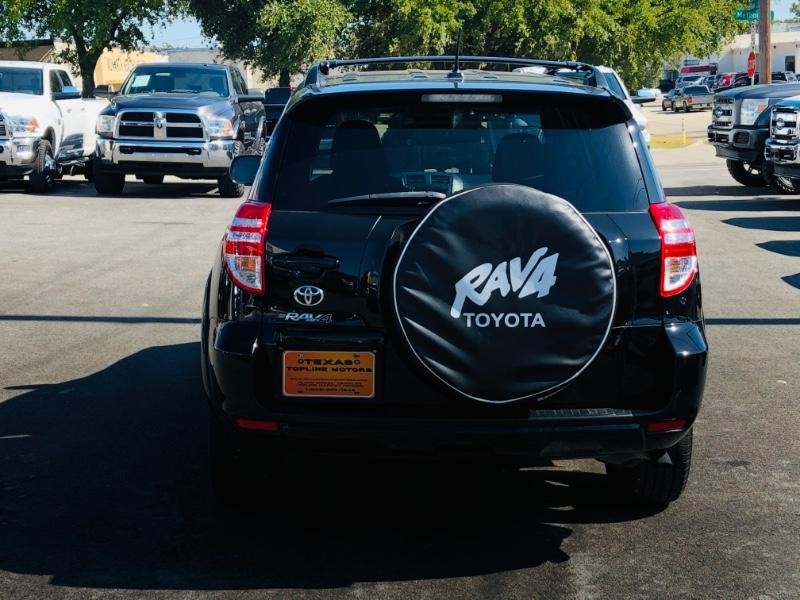 Toyota RAV4 Vehicle Full-screen Gallery Image 10