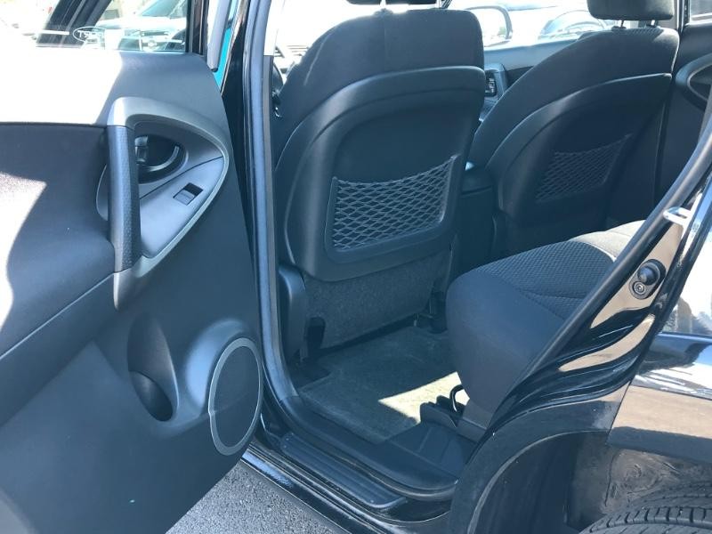 Toyota RAV4 Vehicle Full-screen Gallery Image 13