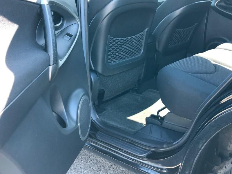 Toyota RAV4 Vehicle Full-screen Gallery Image 14