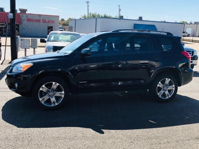 Toyota RAV4 Vehicle Full-screen Gallery Image 16