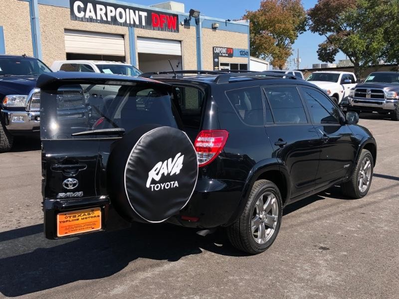 Toyota RAV4 Vehicle Full-screen Gallery Image 17