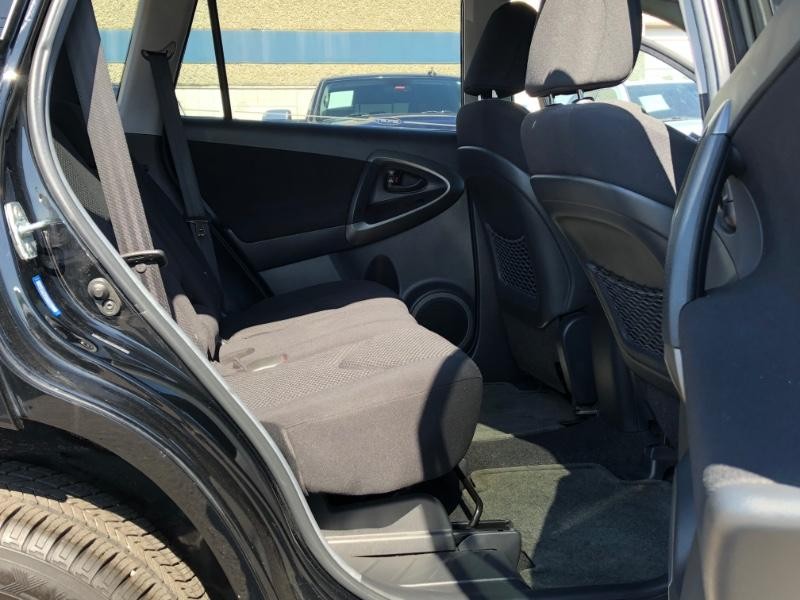 Toyota RAV4 Vehicle Full-screen Gallery Image 19