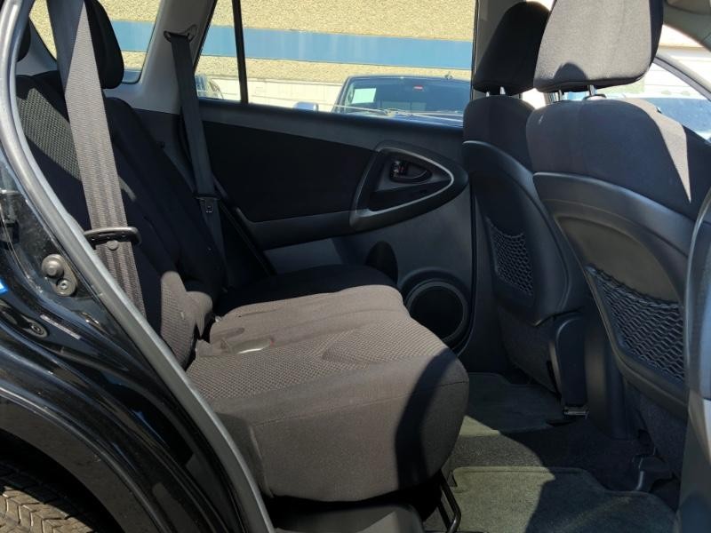 Toyota RAV4 Vehicle Full-screen Gallery Image 20