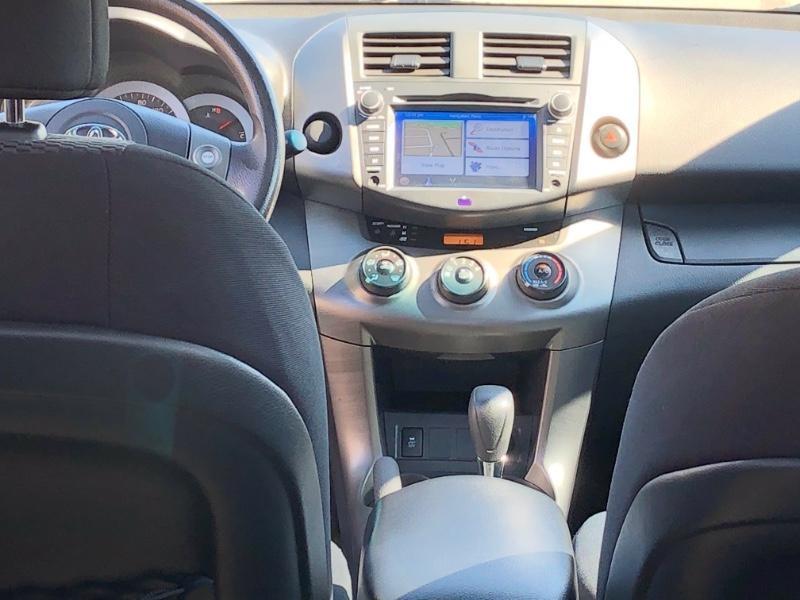 Toyota RAV4 Vehicle Full-screen Gallery Image 22