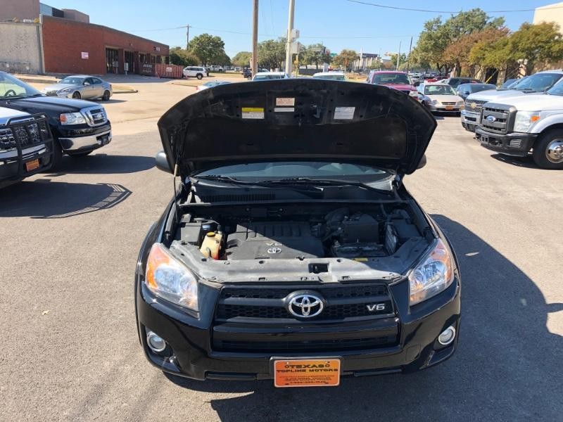 Toyota RAV4 Vehicle Full-screen Gallery Image 26