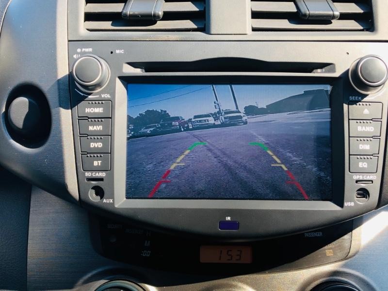 Toyota RAV4 Vehicle Full-screen Gallery Image 29