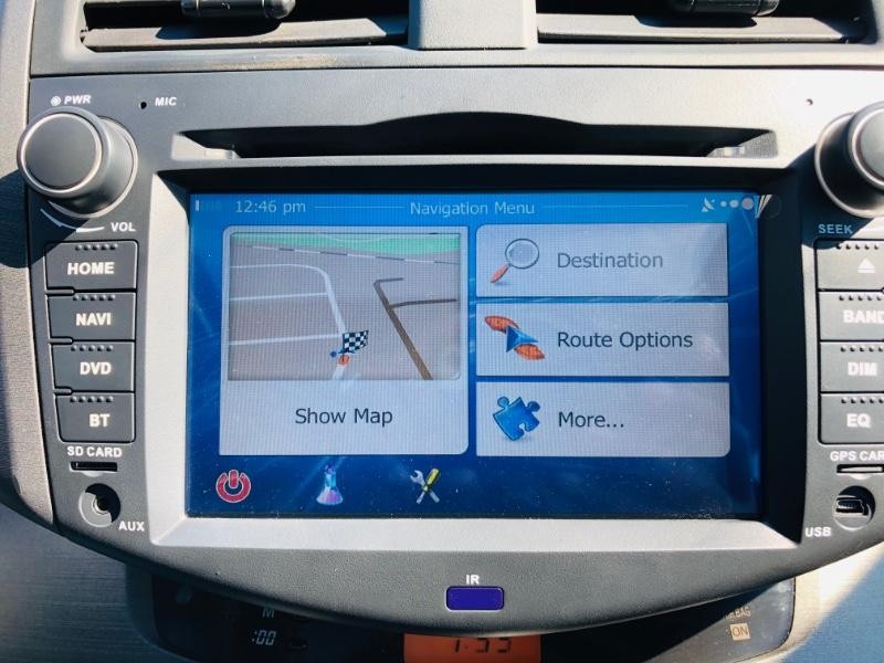 Toyota RAV4 Vehicle Full-screen Gallery Image 30