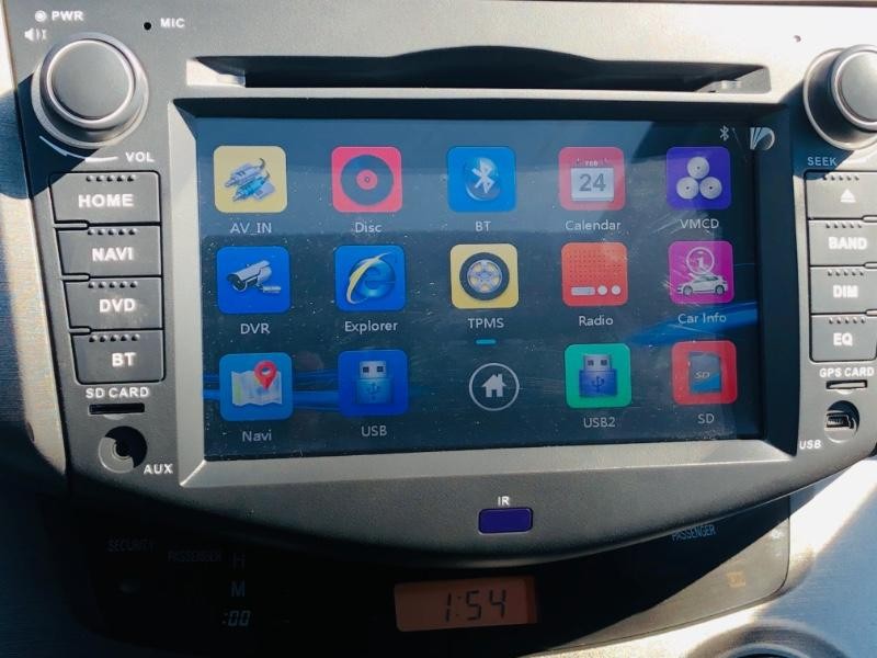 Toyota RAV4 Vehicle Full-screen Gallery Image 31